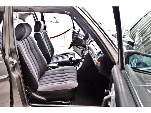 Mercedes-Benz 230 E