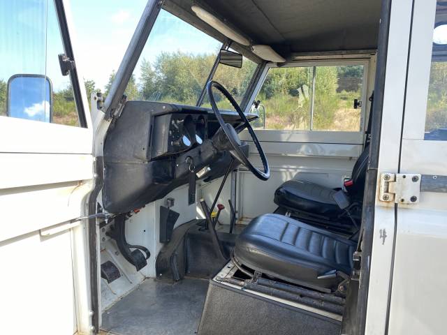 Land Rover 109