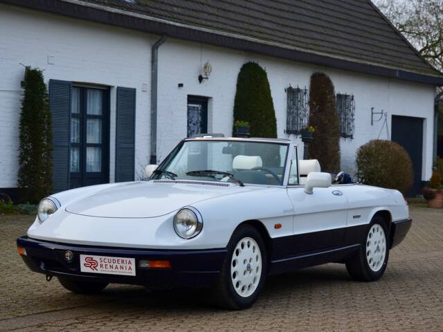 Imagen 1/14 de Alfa Romeo 2.0 Spider (1991)