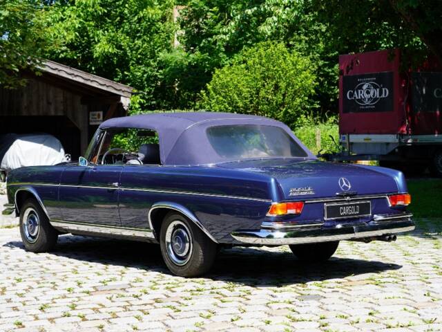 Mercedes-Benz 300 SE