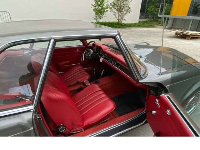 Mercedes-Benz 230 SL