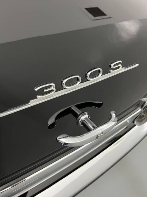 Mercedes-Benz 300 S