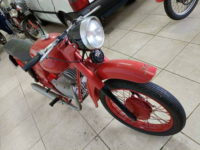 Moto Guzzi Stornello 125