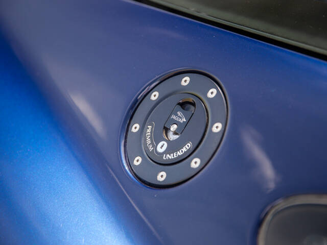 Jaguar XJ 220