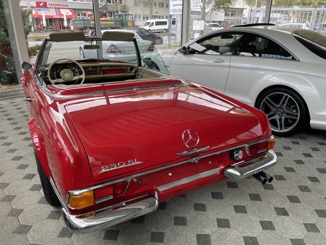 Mercedes-Benz 230 SL