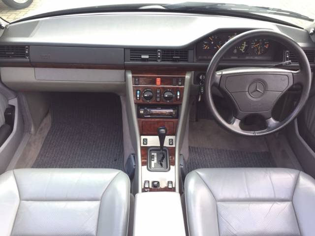 Mercedes-Benz 320 CE