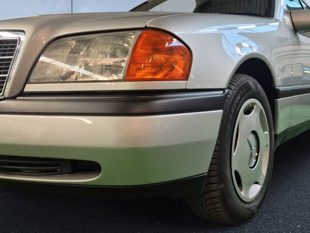 Mercedes-Benz C 180
