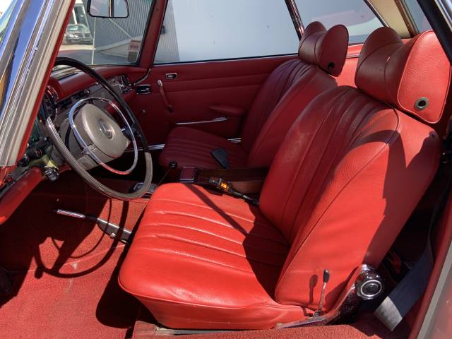Mercedes-Benz 280 SL