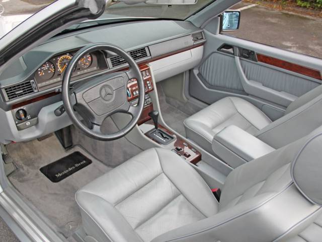 Mercedes-Benz E 320