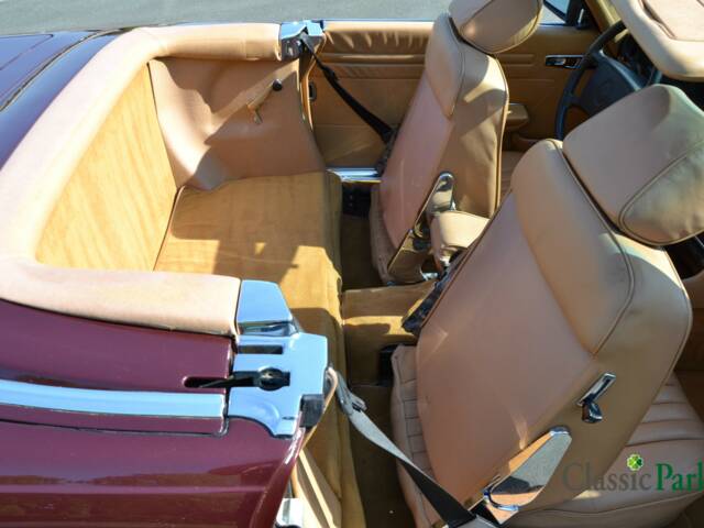 Mercedes-Benz 560 SL