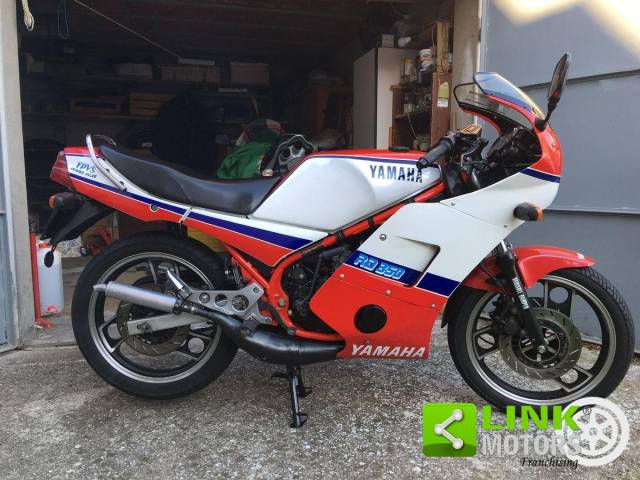 Imagen 1/4 de Yamaha DUMMY (1985)
