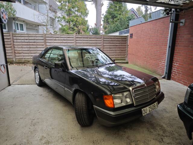 Imagen 1/36 de Mercedes-Benz 300 CE (1991)