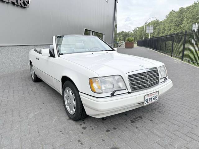 Mercedes-Benz E 320