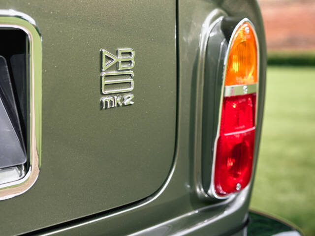 Aston Martin DB 6 Mk II