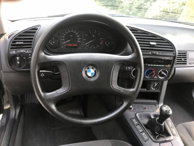 BMW 320i