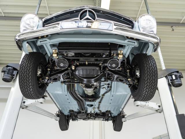 Mercedes-Benz 280 SL