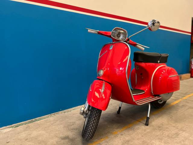Piaggio Vespa 180 SS