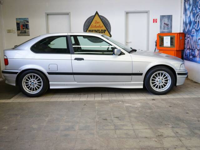 BMW 323ti Compact