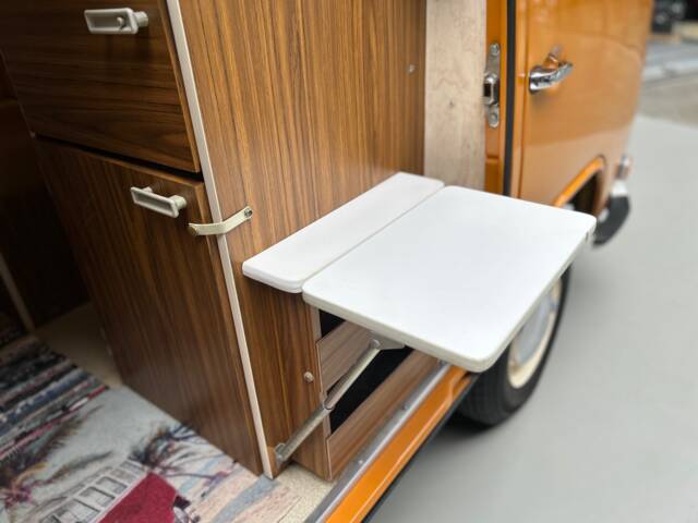 Volkswagen T2b Westfalia