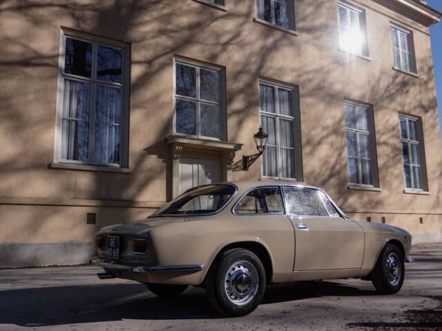 Alfa Romeo Giulia GT 1300 Junior