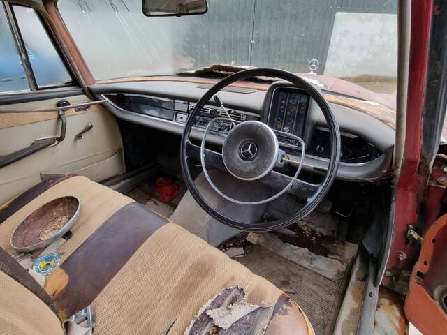 Mercedes-Benz 230 S Universal
