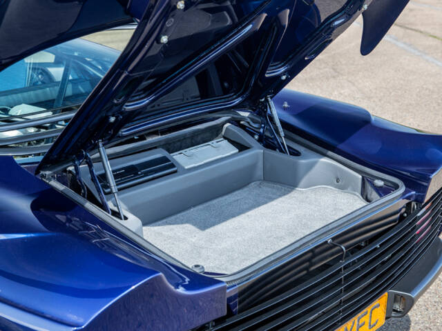 Jaguar XJ 220