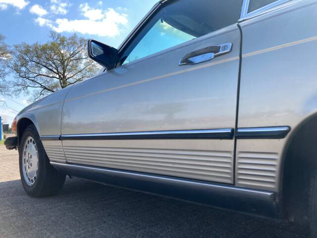 Mercedes-Benz 560 SL