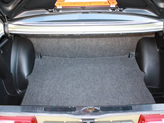 Mercedes-Benz 230 E
