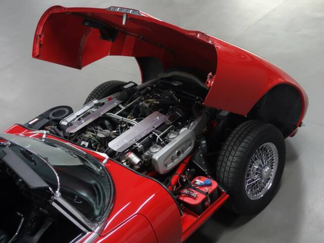 Jaguar E-Type V12