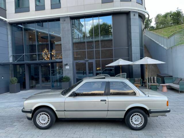Imagen 1/21 de BMW 325e (1985)