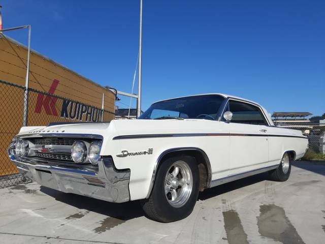 Bild 1/9 von Oldsmobile Dynamic 88 (1964)
