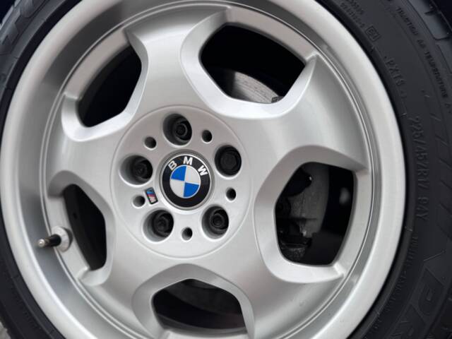 BMW 320i