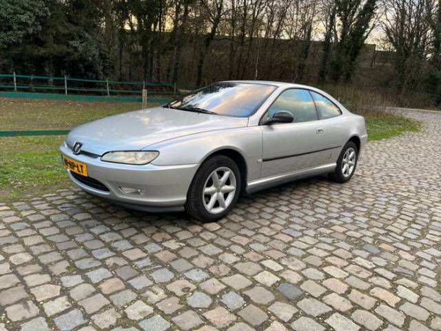 Bild 1/9 von Peugeot 406 Coupé 2.0 16V (2001)