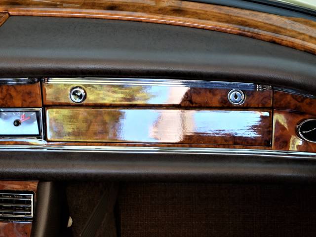 Mercedes-Benz 300 SE
