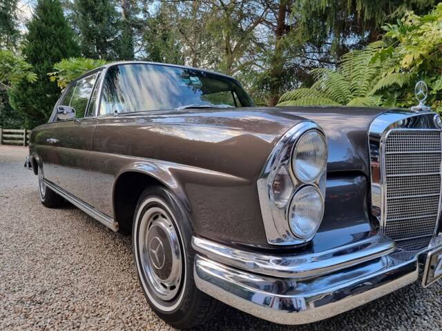 Imagen 1/5 de Mercedes-Benz 280 SE (1966)