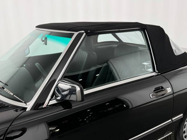 Mercedes-Benz 560 SL