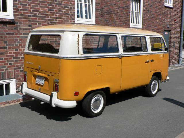 Volkswagen T2a minibus
