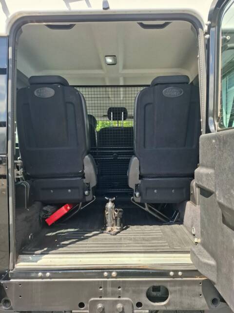 Land Rover Defender 110