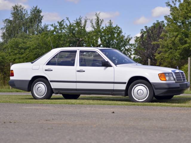 Mercedes-Benz 200 D