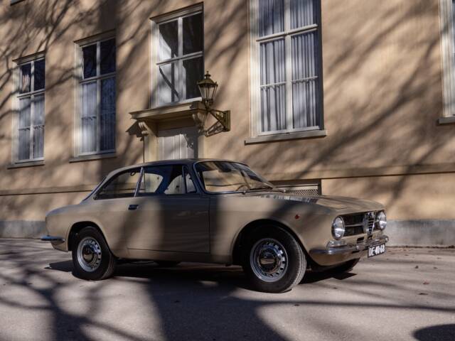 Alfa Romeo Giulia GT 1300 Junior