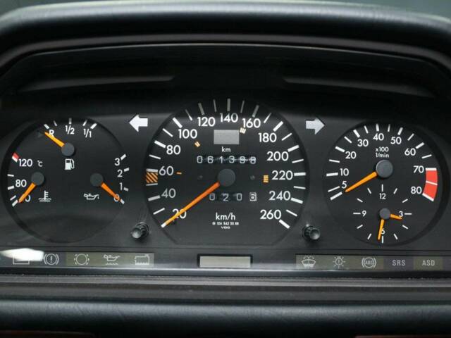 Mercedes-Benz 300 E-24