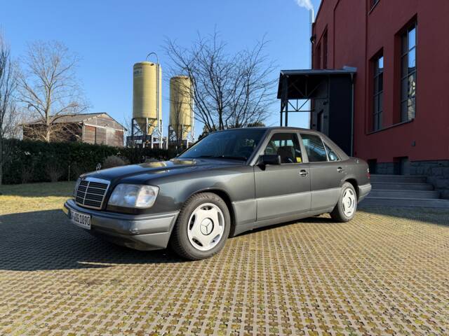 Afbeelding 1/17 van Mercedes-Benz E 200 (1994)