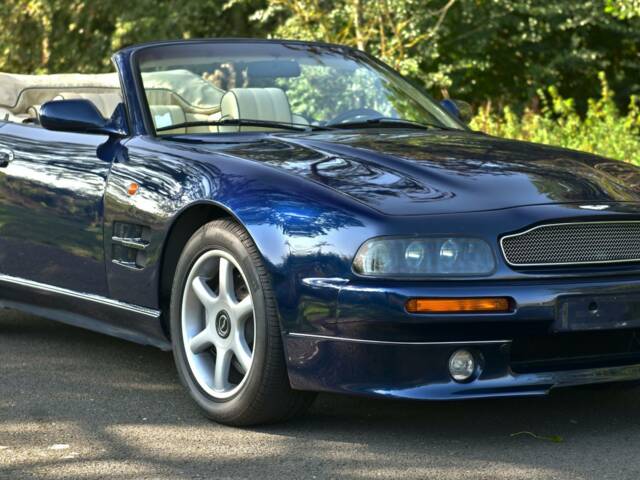 Immagine 1/50 di Aston Martin V8 Volante (1998)