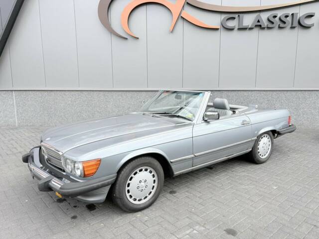 Mercedes-Benz 560 SL