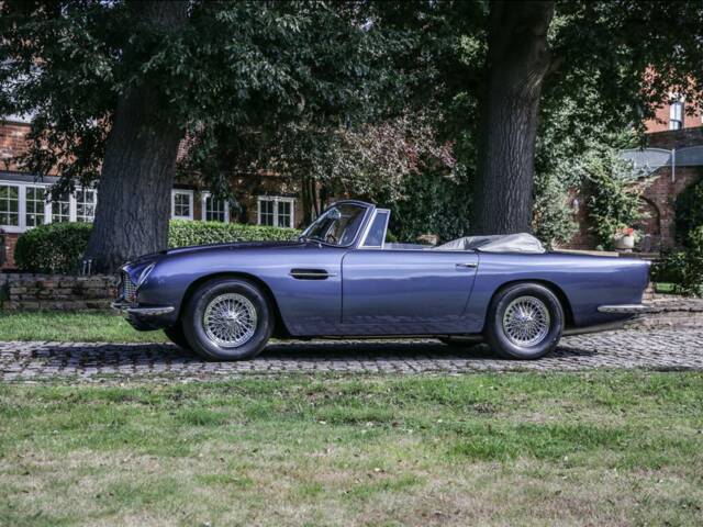 Aston Martin DB 6 Volante