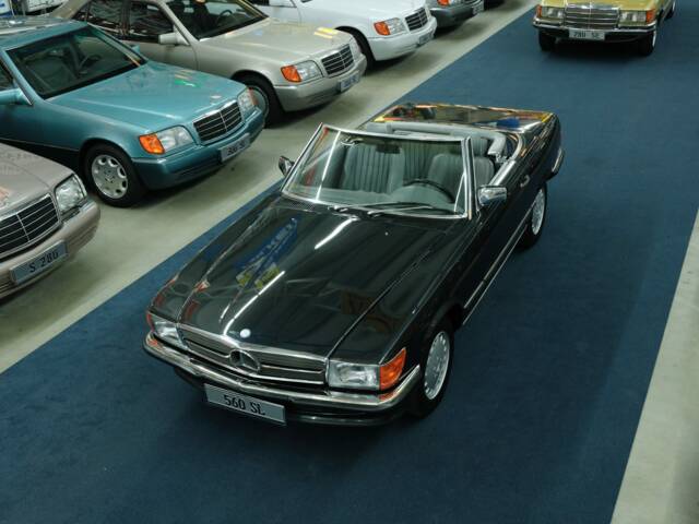 Mercedes-Benz 560 SL