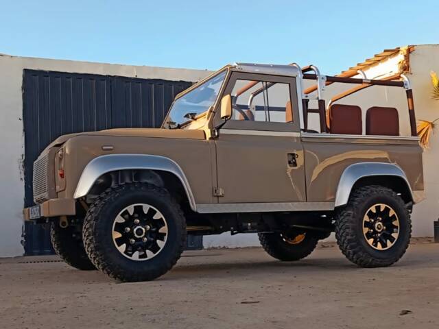 Land Rover Defender 90