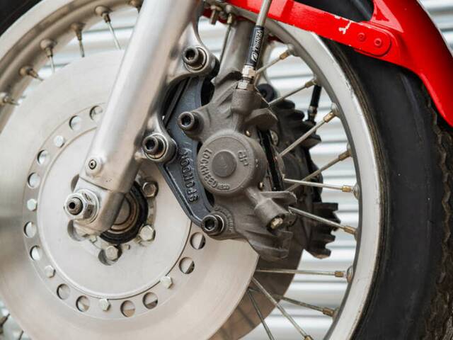 Yamaha TZ 750