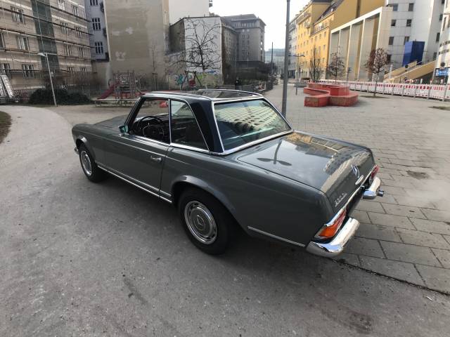 Mercedes-Benz 280 SL