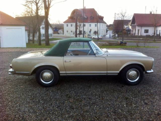 Mercedes-Benz 230 SL